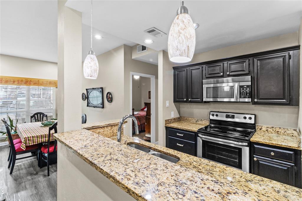 Woods On Park Lane Condos - Residential