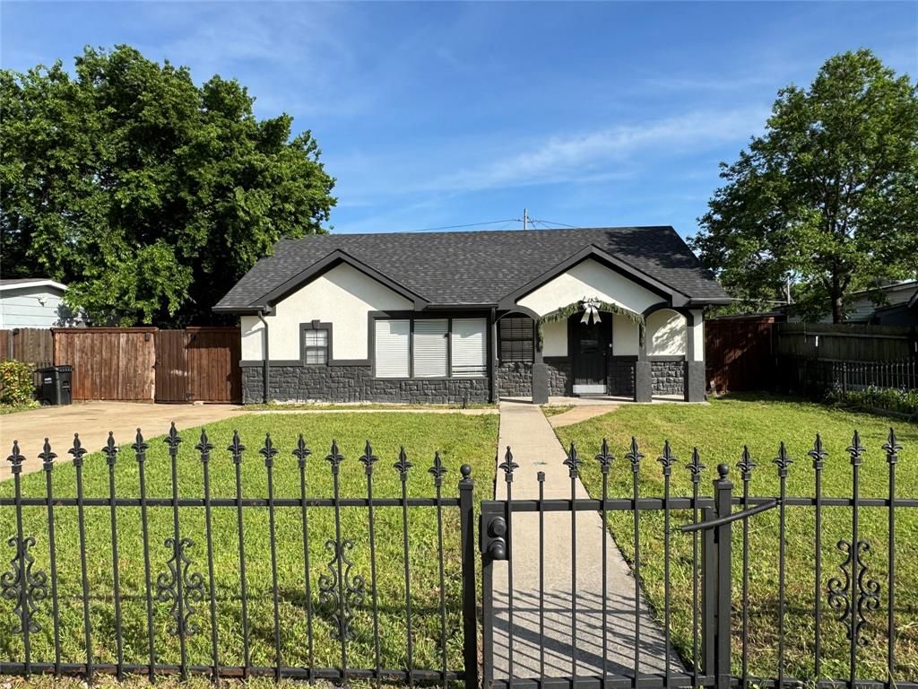 Photo of 412 Willowbrook Drive, Mesquite, TX 75149 (MLS # 21245356)