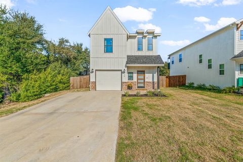 Photo of 916 Devils River Drive, Granbury, TX 76048 (MLS # 21090678)