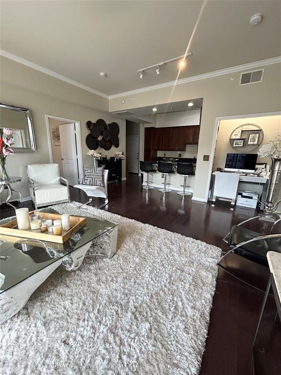 3225 Turtle Creek Boulevard 1607