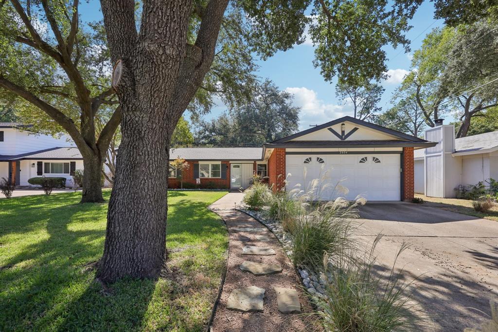 2604 Hollywood Drive