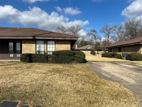 Photo of 2301 N Woods Street, Sherman, TX 75092 (MLS # 21145808)