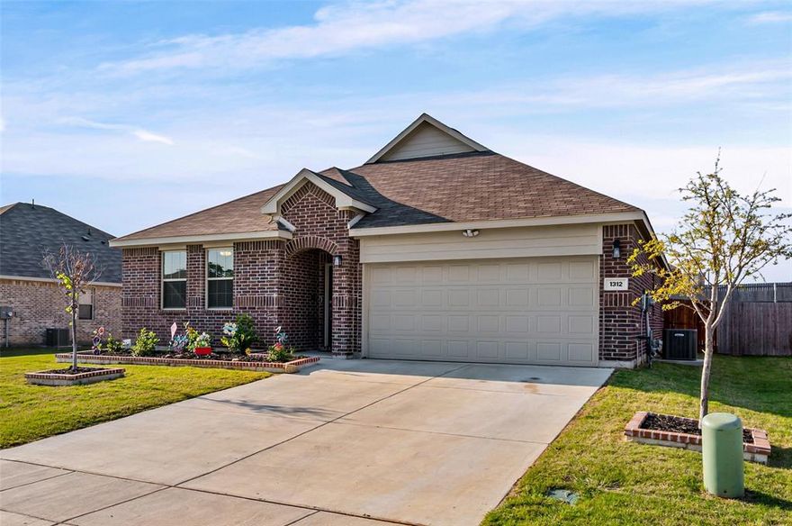 WONDERFUL HOME IN LIKE NEW CONDITION AND PRICED TO SELL! This beauty was built in 2024, and has a large open floor plan, which works great for entertaining, with 10' ceilings, all on a single story! The large kitchen is open to the family living area and breakfast area, has granite countertops, stainless appliance, and an island! The master is spacious and has double sinks, and a separate shower! The home includes two dining areas, one of which could be used as a separate office or den if desired. There is a nice sized, flat backyard, great for kids or pets! The home is in excellent move-in condition! Wonderful neighborhood.