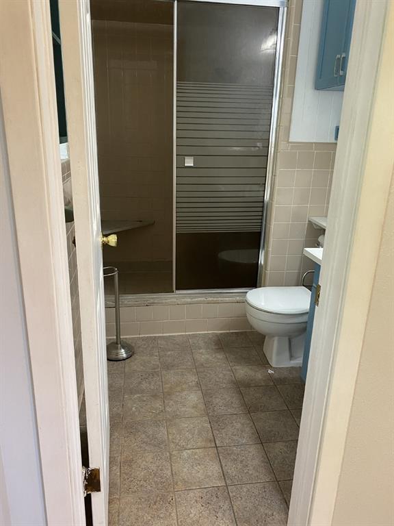 7004 Meadowbrook Drive