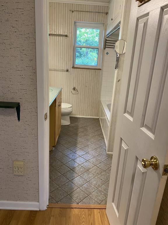 7004 Meadowbrook Drive