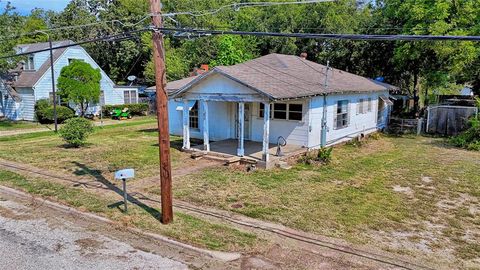 307 Elba Street Bowie TX 76230