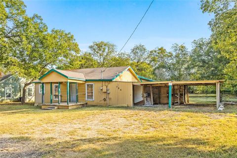 Photo of 706 W Hendricks Street, Cedar Hill, TX 75104 (MLS # 21095008)