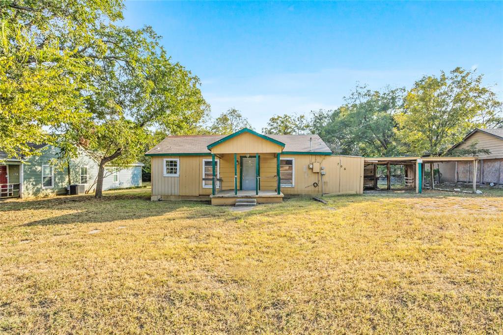 706 W Hendricks Street