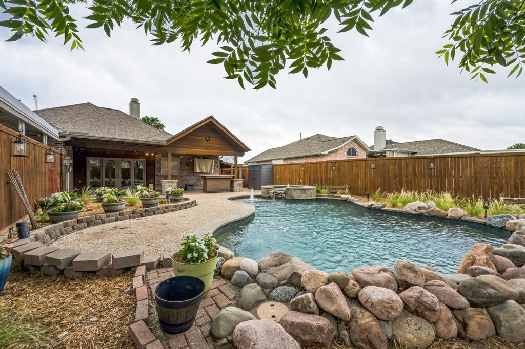 1001 Homestead Trail