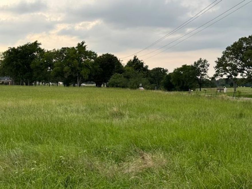 Thinking about building on this property. This land qualifies for special financing if you want to build on it. You can buy the land and build the house with one loan. 2.00 acres ready for your homesite in Tool, just minutes from Cedar Creek Lake. Nice level building site with power and water close by. Large lot with some elbow room from neighbors and extra room for kids and pets. Located in Malakoff ISD.  Buyers agent to verify all city services & restrictions.