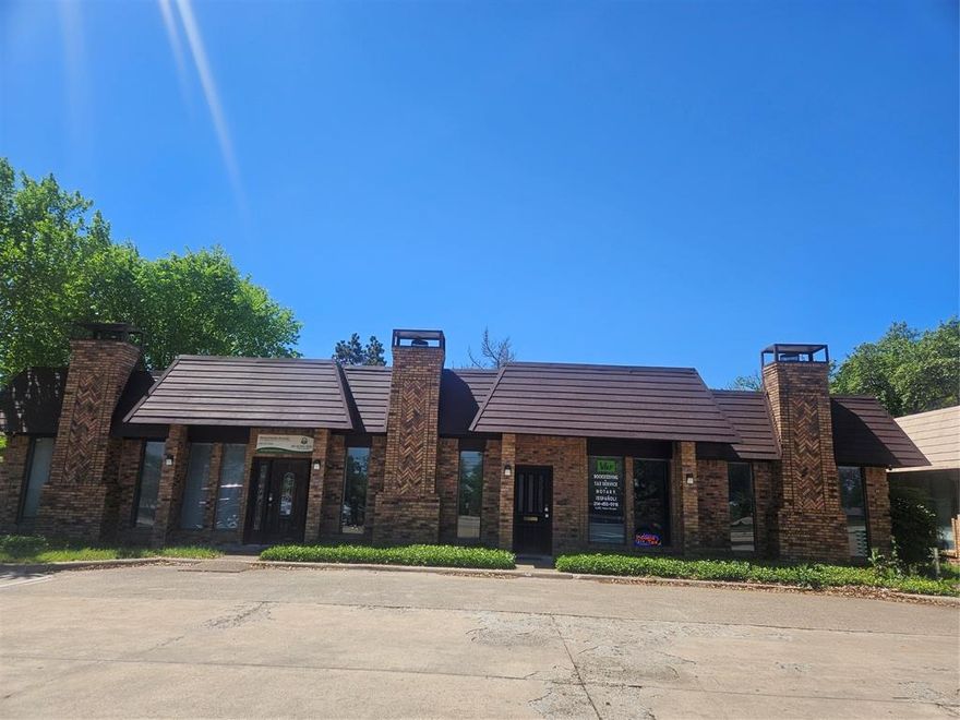 This leasable office Space can be used for any type of business except a bar. There is plenty parking lots, enough to
accommodate tenants and their customers. This office building is on a busy traffic road and on high populated Garland
city. Bring and establish your DREAM business here. Application fee $65. Use TAR application forms.