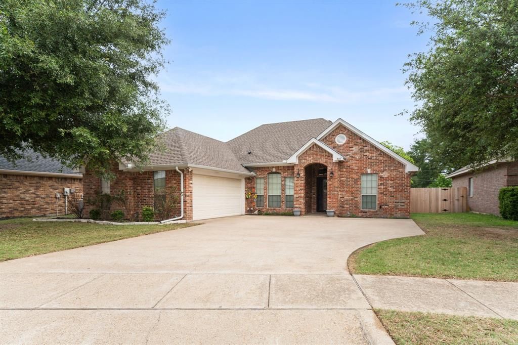 Photo of 507 Sonny Avenue, Ennis, TX 75119 (MLS # 21251934)