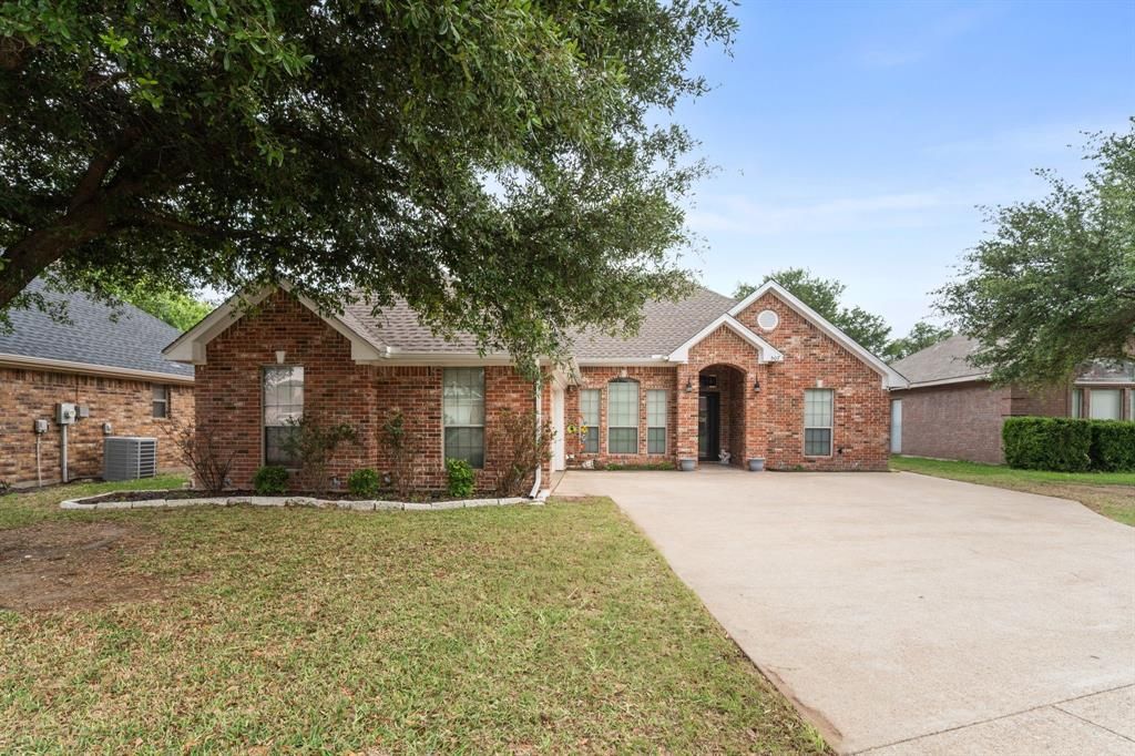 Photo of 507 Sonny Avenue, Ennis, TX 75119 (MLS # 21251934)