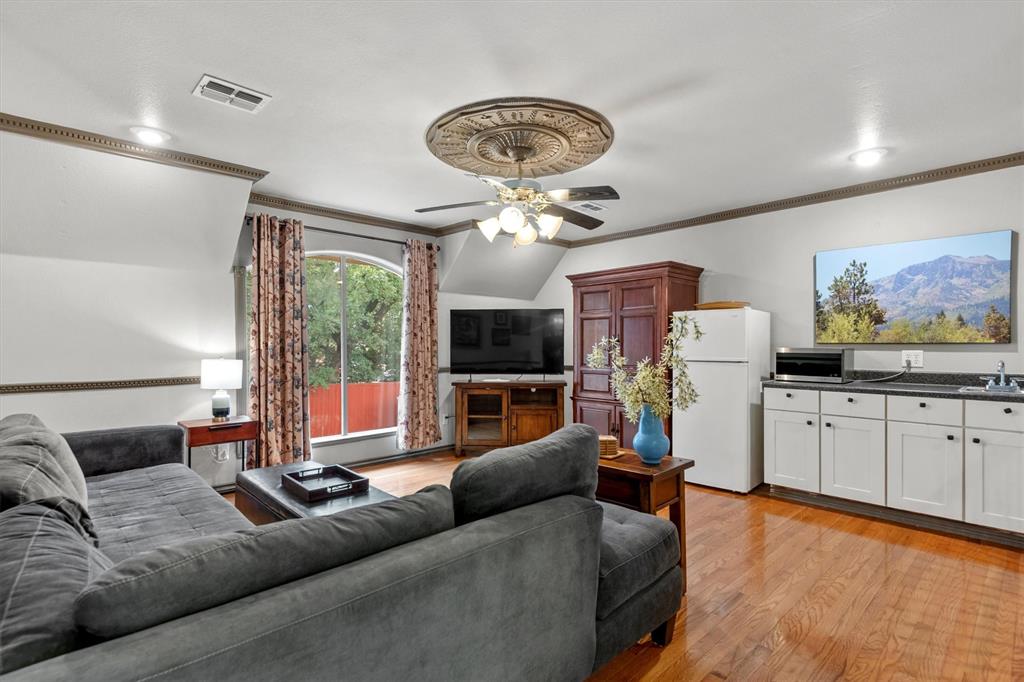 2406 Forest Park Circle