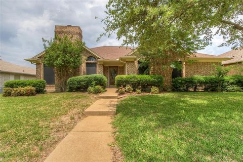 Photo of 1513 Mission Ridge Trail, Carrollton, TX 75007 (MLS # 21255824)