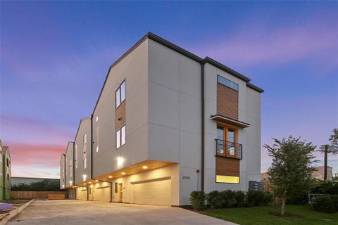 Photo of 2723 Kimsey Drive #102, Dallas, TX 75235 (MLS # 21392805)