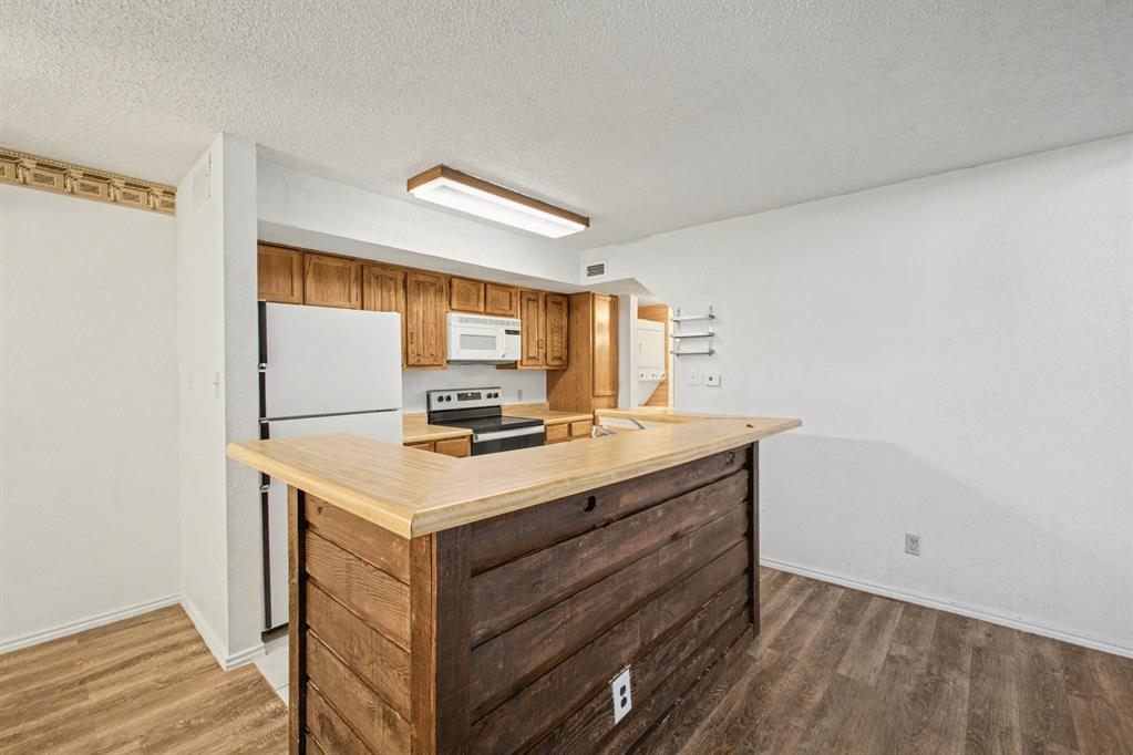 Richalnd Trace Condos - Residential