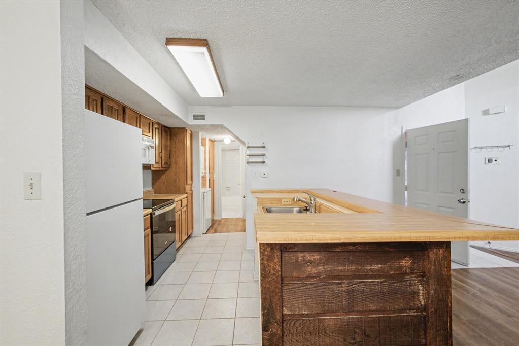 Richalnd Trace Condos - Residential