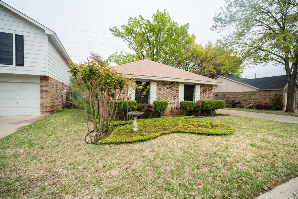 Photo of 3104 Boxwood Lane, Plano, TX 75074 (MLS # 21138904)