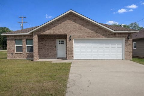 Photo of 3605 College Street, Greenville, TX 75401 (MLS # 21220367)