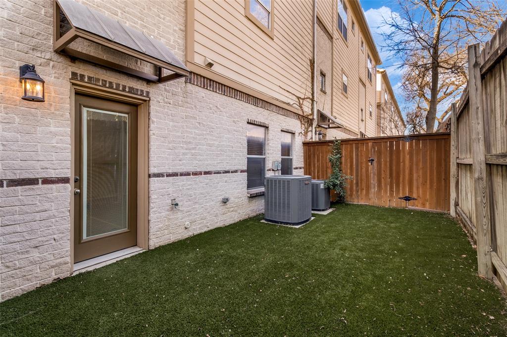 Carreras Twnhms Condos - Residential