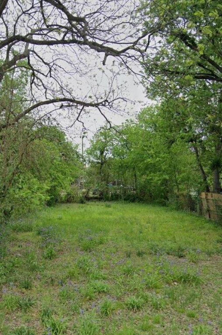 Large lot located just 2 blocks off of IH-35, easy access to Baylor University, Downtown Waco, local shopping and eateries. This location has lots of growth with new builds surrounding the area. Great location. Motivated seller will consider all reasonable offers. Partially fenced.