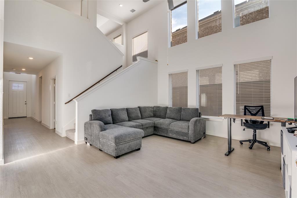 4016 Daisy Hollow Loop