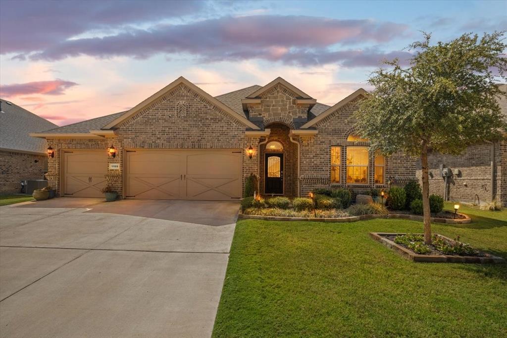 1109 Whispering Hill Drive
