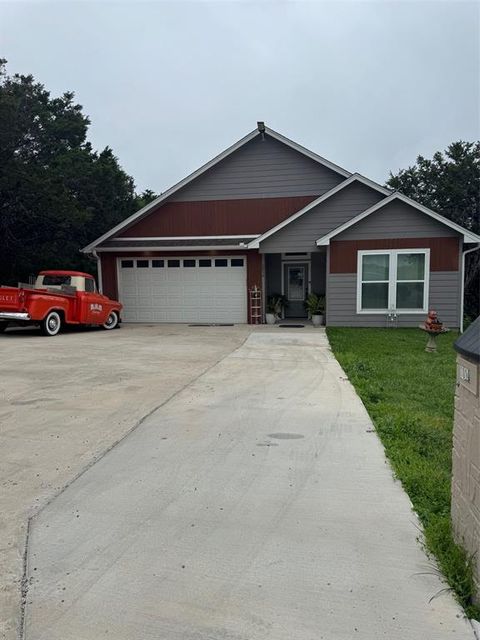 Photo of 1014 Scenic Drive, Granbury, TX 76048 (MLS # 21255028)