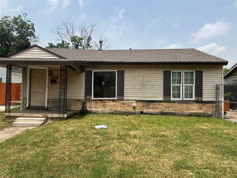 1618 Hickory Street Grand Prairie TX 75050