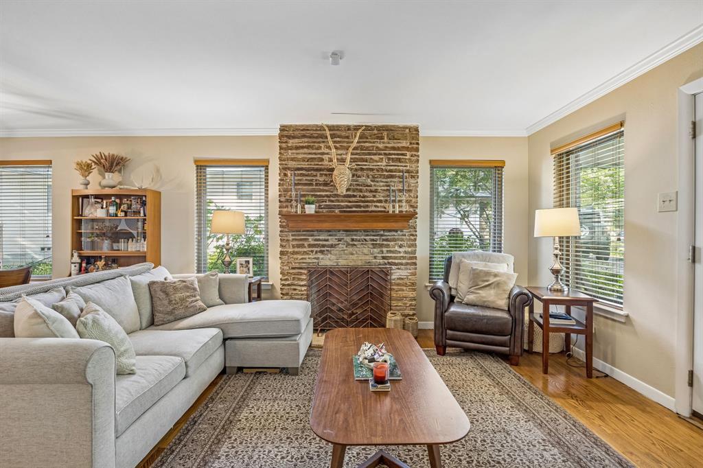 809 Brookhurst Drive