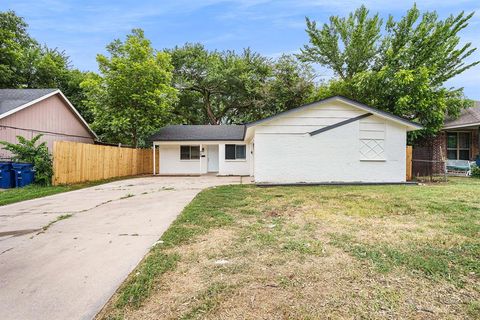 A home in Everman