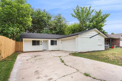 A home in Everman