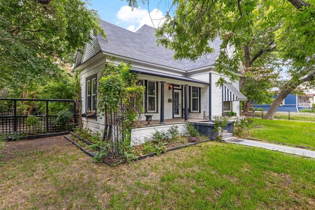 824 S Alamo Street
