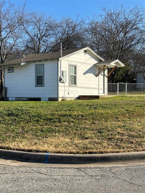 418 Hallvale Drive White Settlement TX 76108