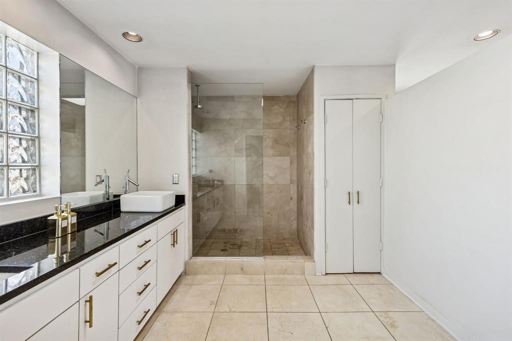 4134 Travis Street Condos - Residential