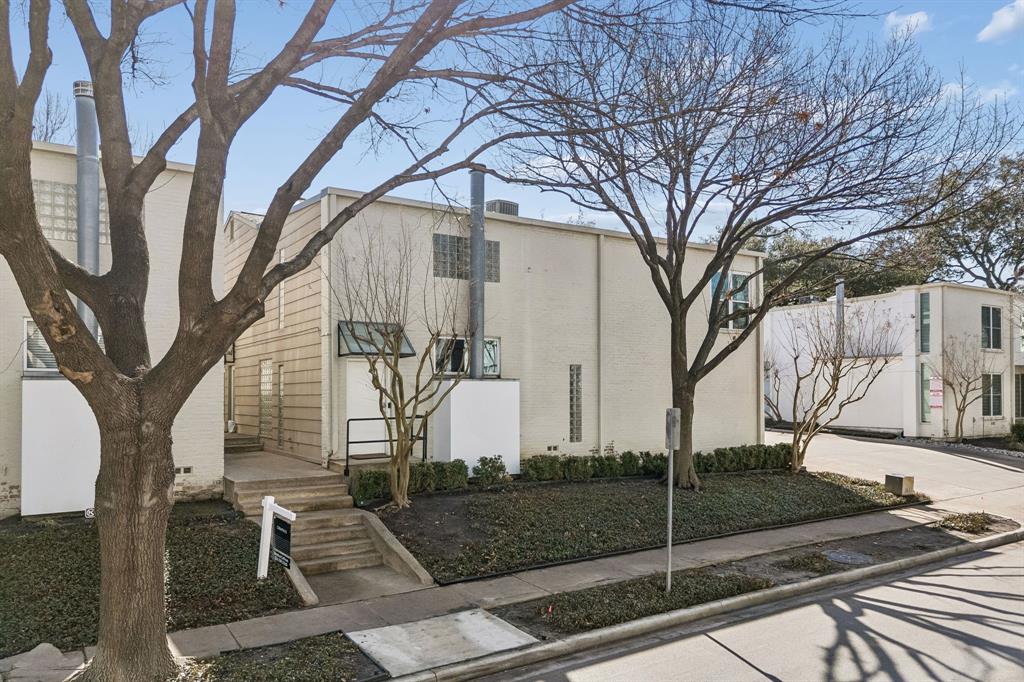 4134 Travis Street 1