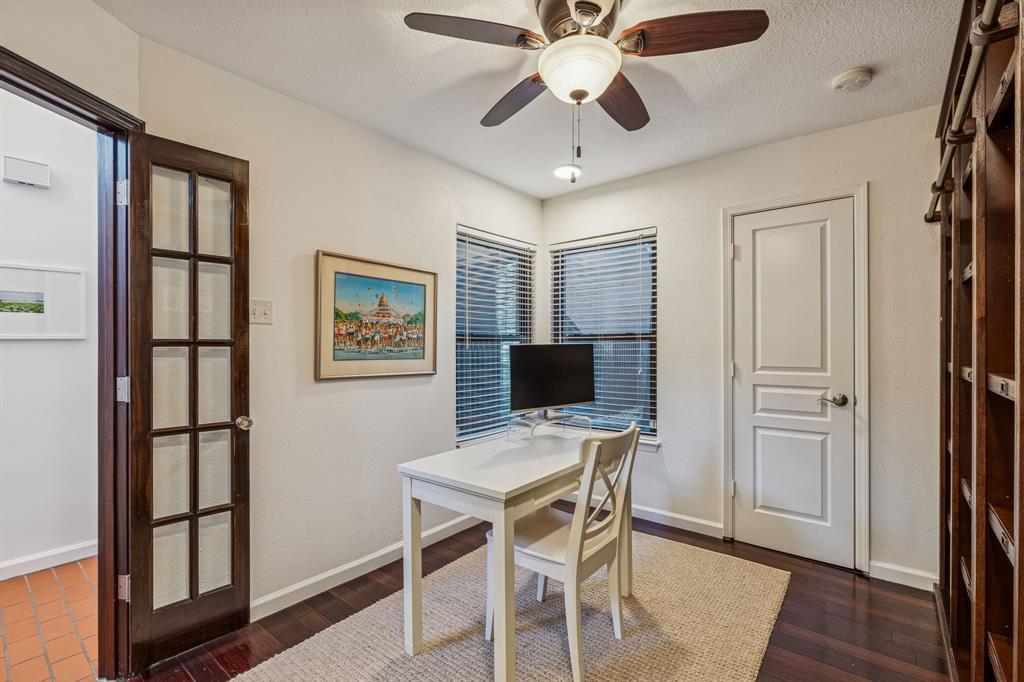 Big Thicket Twnhms - Residential