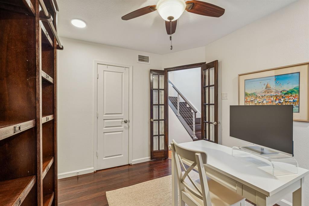 Big Thicket Twnhms - Residential