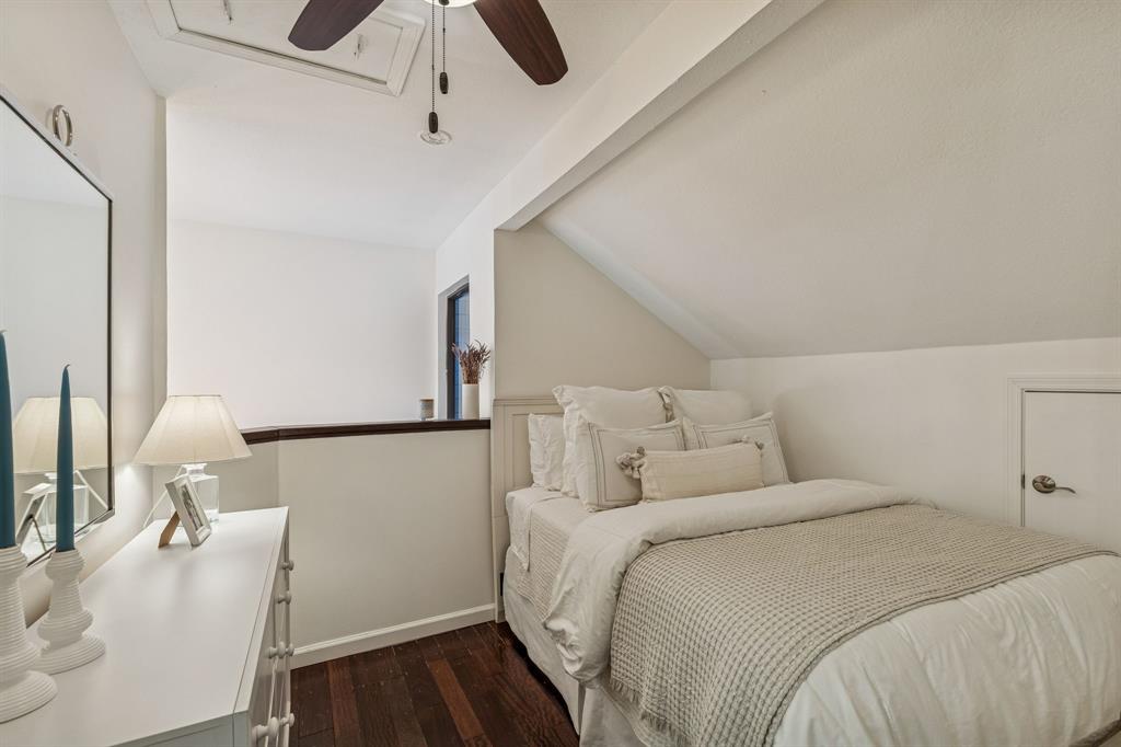 Big Thicket Twnhms - Residential