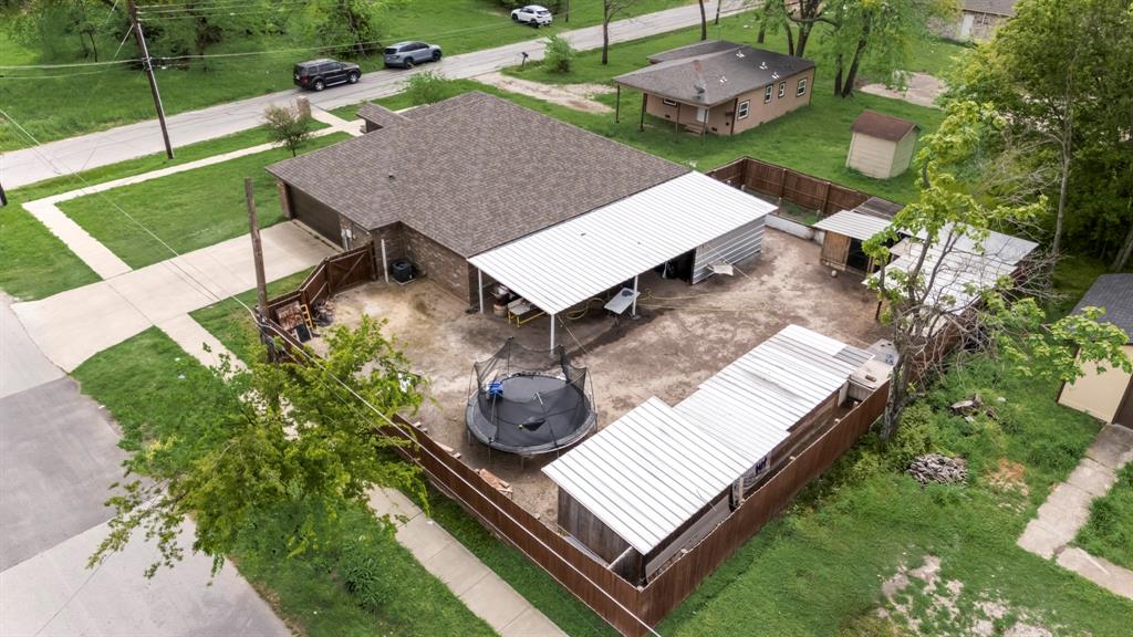 600 Saint Luke Street