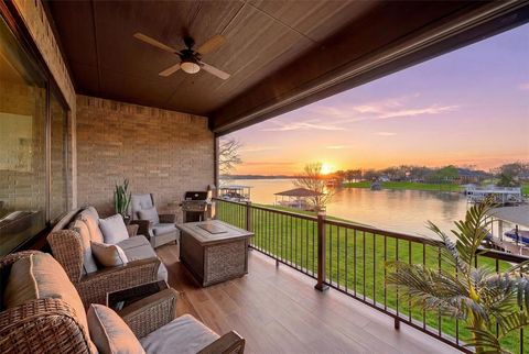Photo of 101 Manito Cove, Lake Kiowa, TX 76240 (MLS # 21196628)