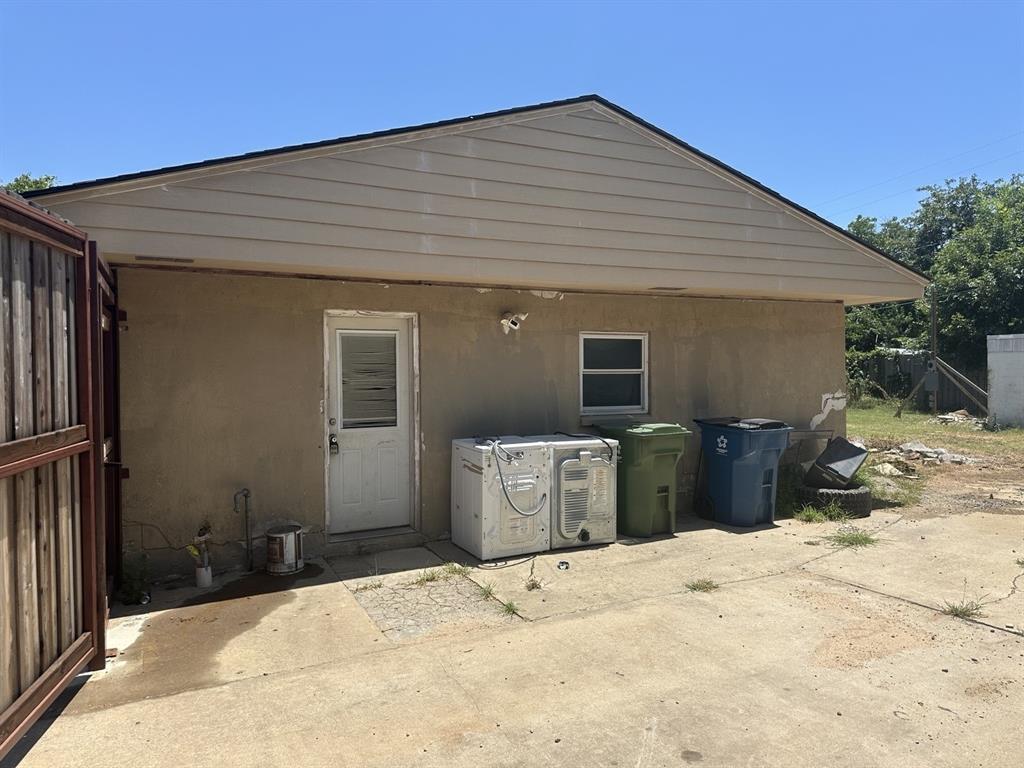 372 Edwards Street