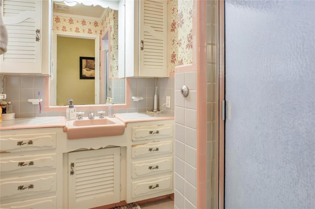 Crestmanor Estates - Residential Lease