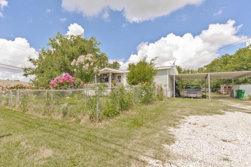 This spacious 3 bed 2 bath Manufactured home is the perfect affordable home!  Home has a fenced yard ready for your pets! Front yard has an absolutely beautiful flower garden sure to make your friends and family jealous! Open Concept living area. Great location close to downtown Bowie! FHA,VA, USDA and Conventional loans are all welcome!
All information is deemed reliable, buyer and buyers agent are responsible to verify all information including but not limited to lot dimensions, easements, school district and subdivision restrictions.