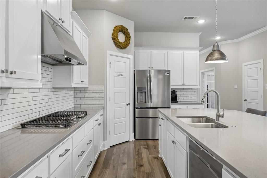 2012 Crescent Street