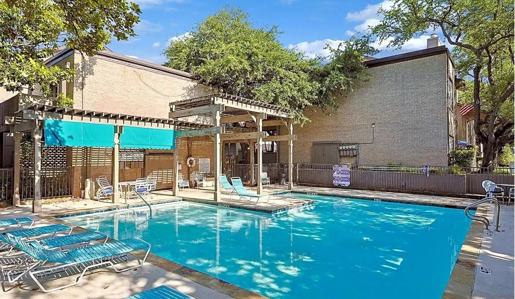 High Hollows Condo - Residential