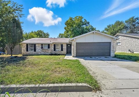 Photo of 1608 Winderemere Drive, Arlington, TX 76014 (MLS # 21094774)