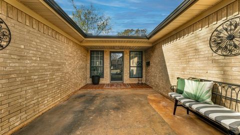 A home in Mineral Wells