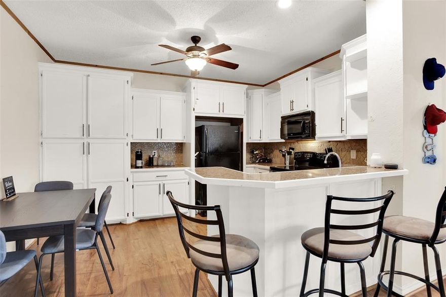 TRUE Texas Living right on Lake Texoma! This fully furnished 2 Bed, 2 Bath Condo is perched on the top floor, so no one lives above the occupant. There is a small patio space to enjoy the evenings. The condo is located 1 hour and 20 minutes from Downtown Dallas, 1 hour from Plano and Frisco, and 30 minutes from Choctaw Casino, Sherman, Denison, and Whitesboro! The property can be leased fully furnished or vacant. There is also storage space available for an additional cost! Hablo Español. Tenant and or Tenants Broker to verify all specifications including, but not limited to, schools, measurements, livable area, zoning. Listing Broker will not be held responsible for any inaccuracies. Information deemed reliable, but not guaranteed.